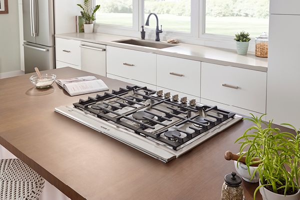 Bosch Gas Cooktop lifestyle shot